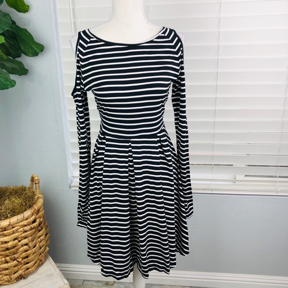 NWT LONG SLEEVE STRIPE BLACK AND WHITE DRESS